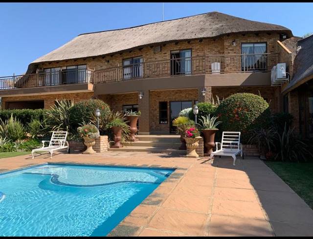 5 BEDROOM HOUSE FOR SALE IN ORANJEVILLE